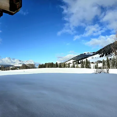 Chalet Cote 2000 Ski Inski Out Feriehus