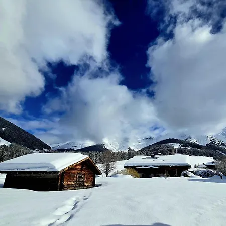 Chalet Cote 2000 Ski Inski Out Feriehus